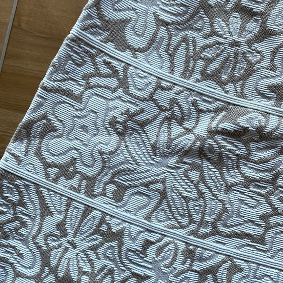 NWT! White and cream knit skirt. - Picture 3 of 4